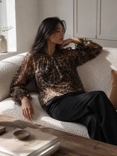 Charger l'image dans la galerie, Blouse en voile léopard à manches longues