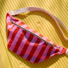 Charger l'image dans la galerie, Sac banane à rayures orchidée-tomate