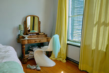 Charger l'image dans la galerie, Ceramic table lamp, petal