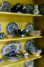 Charger l'image dans la galerie, Ceramic bowl on base, indigo