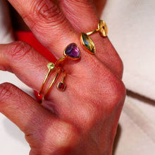 Charger l'image dans la galerie, Bague réglable Pushpa - Grenat et péridot