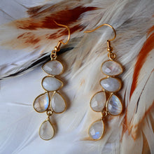 Charger l'image dans la galerie, Boucles Mayra - Rainbow Moonstone