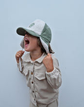 Charger l'image dans la galerie, Casquette velours Green cocooning Sherpa avec cache-oreilles
