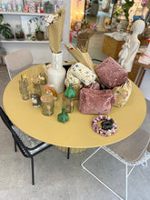 Charger l'image dans la galerie, Pillar dining table round cream