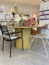 Charger l'image dans la galerie, Pillar dining table round cream