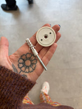 Charger l'image dans la galerie, Patère (crochet) rond en céramique avec la carte de Tournai