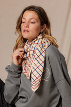 Charger l'image dans la galerie, Big foulard Latika - Cahier macadamia