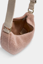 Charger l'image dans la galerie, Sac banane demi-lune Andrea - Teddy rose poudré
