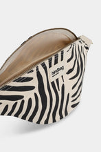Charger l'image dans la galerie, Sac banane Olivia - Zèbre écru