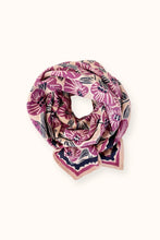 Charger l'image dans la galerie, Grand foulard Latika - Amaryllis macadamia cherry