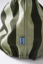 Charger l'image dans la galerie, Cache-oreilles pour chien - motif rayures vertes (2 tailles)