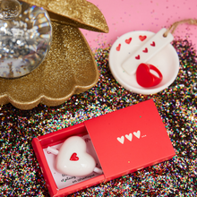 Charger l'image dans la galerie, Petit cœur en céramique annonce surprise