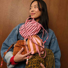 Charger l'image dans la galerie, Sac Billie tennis black/funky pink