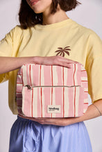Charger l'image dans la galerie, Trousse de toilette Alix XL - Rayures rouges et roses