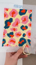 Charger l'image dans la galerie, Kit broderie DIY - Léopard multicolore
