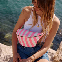 Charger l'image dans la galerie, sac, banane, rayure, rose, april, green, terra, tournai, lille, mons, courtrai
