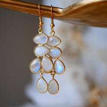 Charger l'image dans la galerie, Boucles Mayra - Rainbow Moonstone
