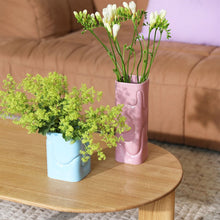 Charger l&#39;image dans la galerie, Vase puffy bleu
