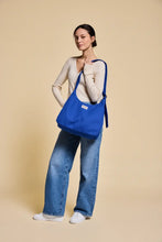 Charger l'image dans la galerie, Sac hobo Claire - Bleu électrique
