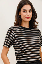 Charger l'image dans la galerie, Tee-shirt rayé à manches courtes et col rond
