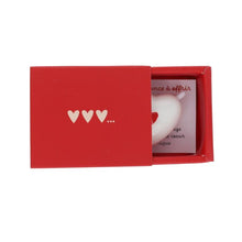 Charger l&#39;image dans la galerie, Petit cœur en céramique annonce surprise
