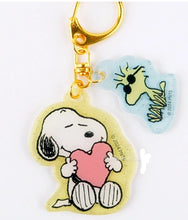 Charger l&#39;image dans la galerie, Boîte aléatoire Peanuts Snoopy porte-clés en acrylique
