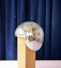 Charger l'image dans la galerie, Boule disco fondue
