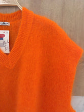 Charger l'image dans la galerie, Pull sans manche Col V mohair - Orange
