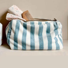 Charger l'image dans la galerie, trousse, toilette, vic, rose, april, éponge, green, terra, tournai, lille, mons, courtrai
