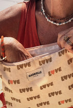 Charger l'image dans la galerie, Pochette avec anse - Love
