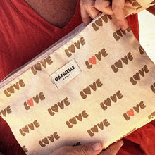 Charger l'image dans la galerie, Pochette avec anse - Love
