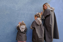 Charger l&#39;image dans la galerie, Poncho long Damier kaki - Enfant
