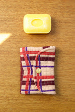 Charger l'image dans la galerie, Etui savon solide Nitara - Tartan fossil
