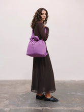 Charger l'image dans la galerie, Ona Soft Bag - Raisin
