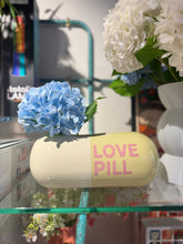 Charger l'image dans la galerie, Pot pour plante Love Pill
