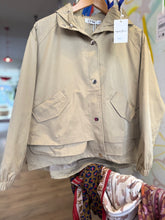 Charger l'image dans la galerie, Veste courte à capuche avec poches - Beige
