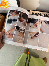 Charger l'image dans la galerie, Livre de recettes - Ramens, nouilles et gyozas
