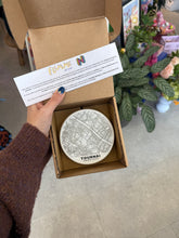 Charger l'image dans la galerie, Patère (crochet) rond en céramique avec la carte de Tournai
