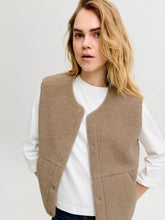 Charger l'image dans la galerie, Veste Vera teddy sans manche - Beige/Humus
