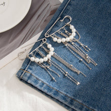 Charger l'image dans la galerie, Broche avec perles et chaînes
