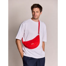 Charger l'image dans la galerie, Sac banane demi-lune Andrea - Rouge carmin
