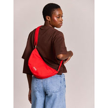 Charger l'image dans la galerie, Sac banane demi-lune Andrea - Rouge carmin
