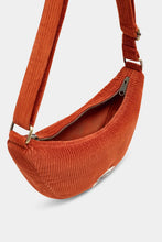 Charger l'image dans la galerie, Sac banane demi-lune Andrea - Velours brique
