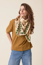 Charger l'image dans la galerie, Big foulard Latika - Cerisier kaki
