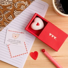 Charger l&#39;image dans la galerie, Petit cœur en céramique annonce surprise
