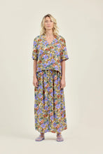 Charger l'image dans la galerie, Chemisier Daya - Bouquet iris
