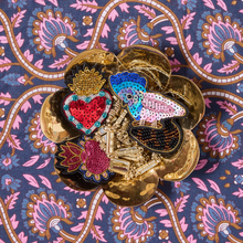 Charger l'image dans la galerie, Broche sequins coeur ex-voto
