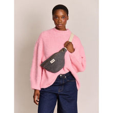 Charger l'image dans la galerie, Sac banane olivia - Denim gris foncé
