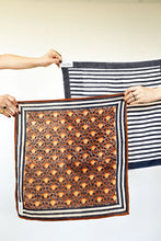 Charger l&#39;image dans la galerie, Petit foulard Manika - Rosa macadamia
