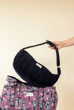 Charger l&#39;image dans la galerie, sac, banane, shanti, velours, apaches, collections, femme, hiver, green, terra, tournai, lille, mons, courtrai, bruxelles
